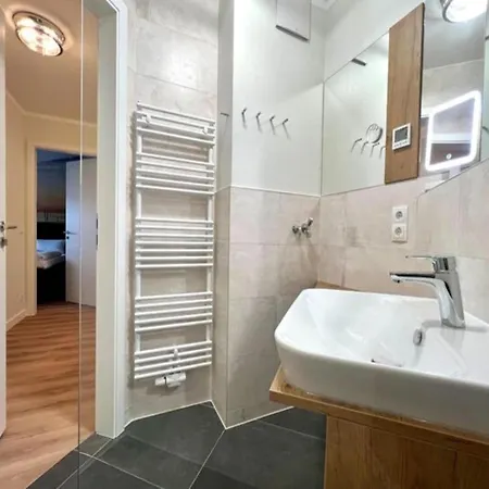 Moderne Mit 2 Schlafzimmern Und Balkon Apartment